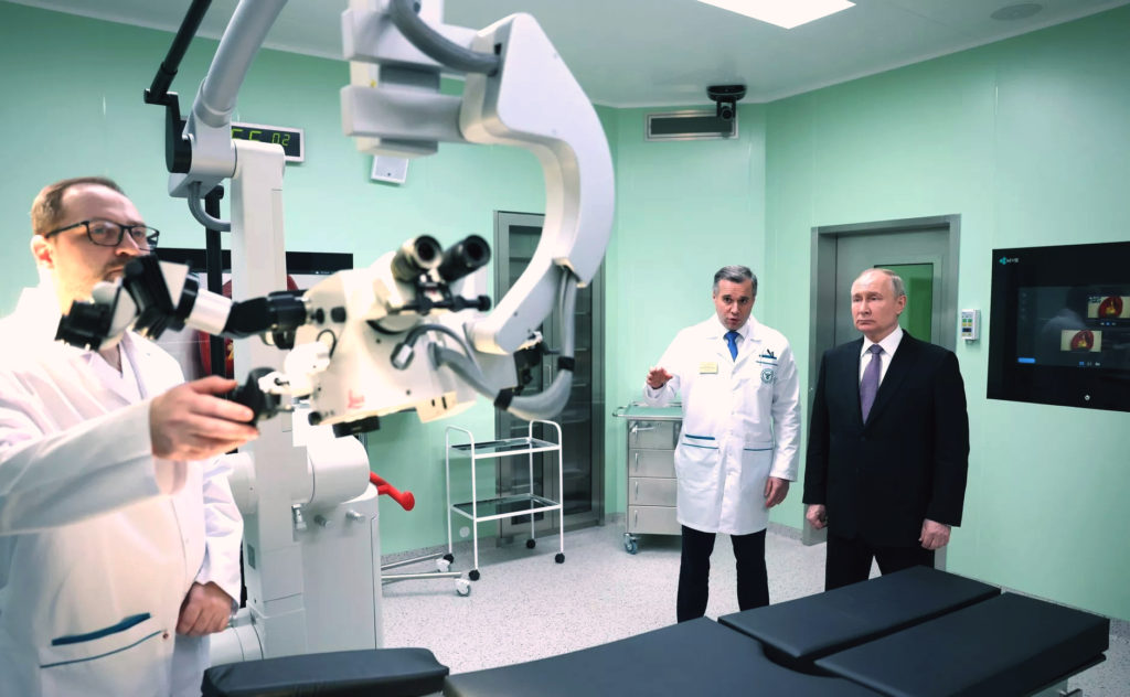 Владимир Путин посетил умную операционную MVS в новом Тульском онкоцентре, открытом в 2023 г.